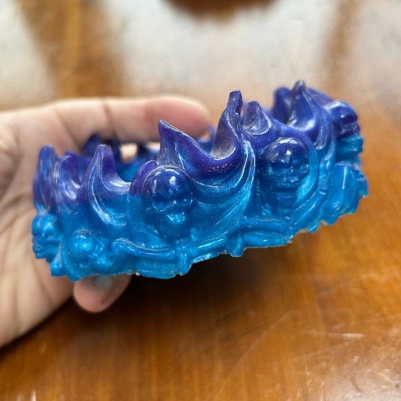 Blue and purple rain skull ashtray- skulls around outside. New - great gift - Picture 8 of 11